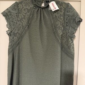 Cable & Gauge Green Lace Sleeve Top